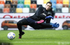 新浪体育直播：什琴斯尼不再是尤文非卖品，是